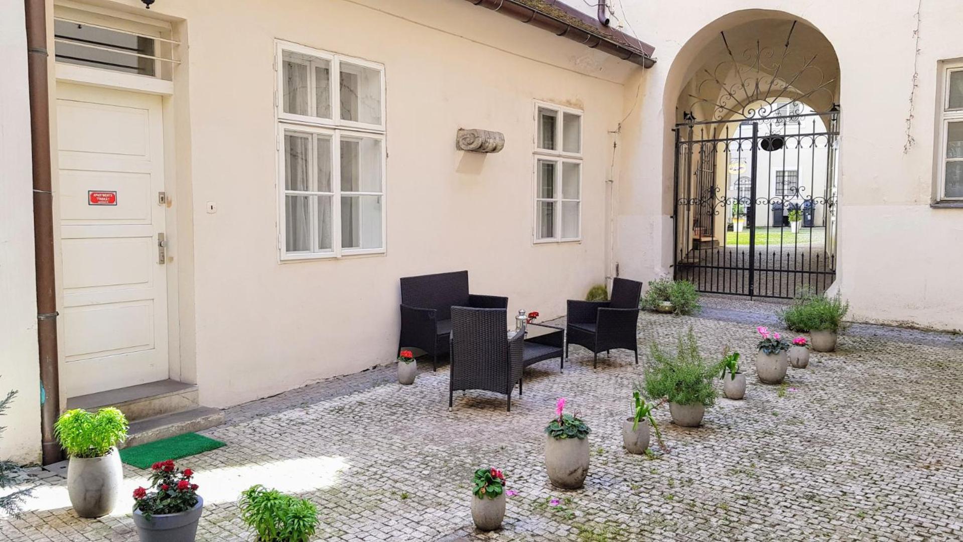 Apartments Tynska 7 Praga Exterior foto