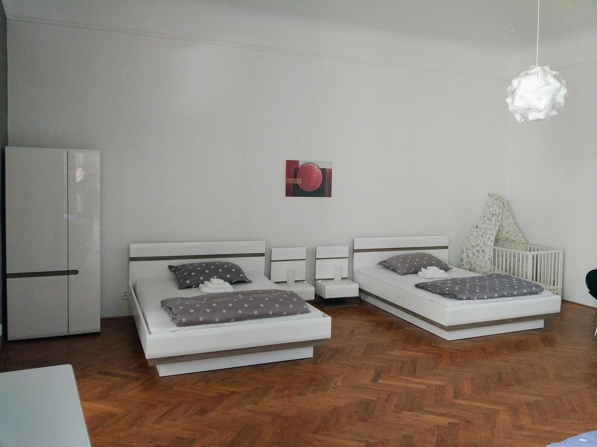 Apartments Tynska 7 Praga Exterior foto